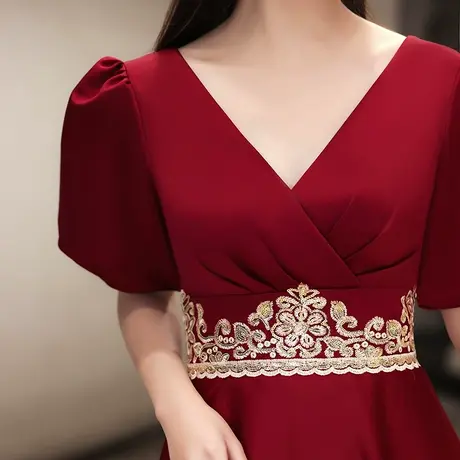 缎面敬酒服新娘2024新款夏季酒红色结婚订婚回门礼服连衣裙女V领图片
