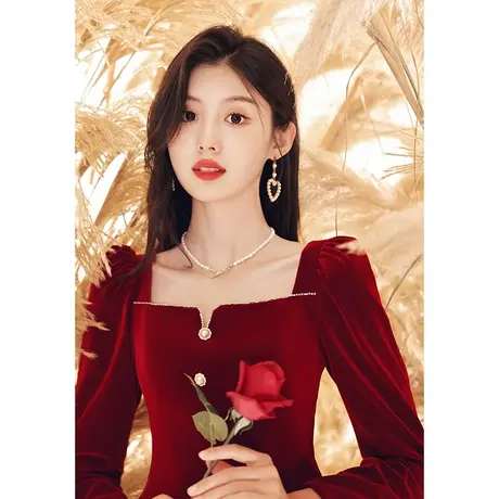 长袖敬酒服新娘冬季酒红色丝绒结婚订婚礼服回门便装长款气质方领图片