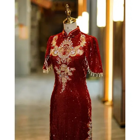 红色旗袍敬酒服新娘2023新款结婚礼服改良中式重工高端订婚连衣裙图片