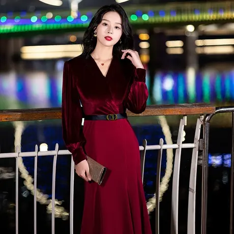 晚礼服丝绒冬季喜婆婆婚宴装结婚妈妈年轻婚礼红色鱼尾裙秋冬大气图片