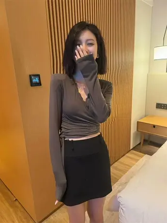 韩版2024春季新款气质修身显瘦弹力蕾丝边V领打底长袖T恤女上衣潮图片