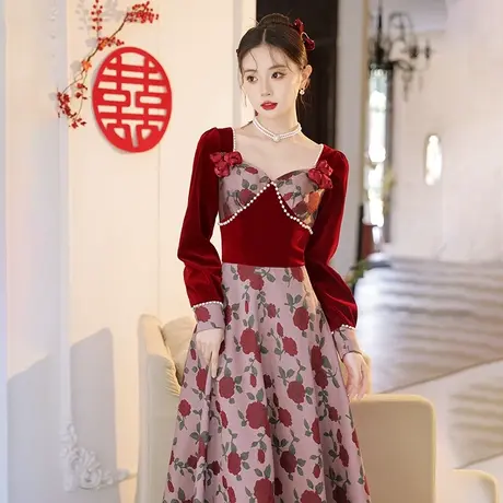 冬季敬酒服新娘2023新款酒红色礼服高级感长袖玫瑰骑士订婚连衣裙图片