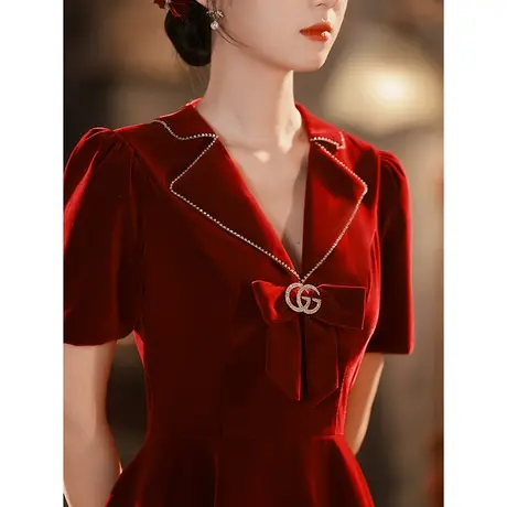 敬酒服新娘2023新款夏季酒红色丝绒结婚订婚回门礼服连衣裙蝴蝶结图片