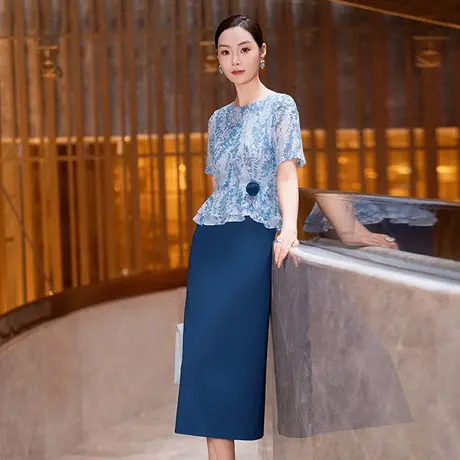 首尚格释夏季连衣裙女2025新款气质优雅花色拼接假两件短袖直筒裙图片
