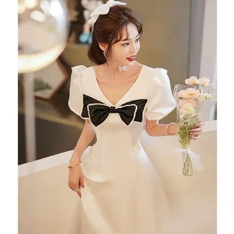 白色小晚礼服裙女2024新款气质宴会年会订婚平时可穿法式洋装缎面图片