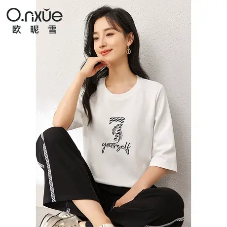 欧昵雪2024春装新款烫图绣花七分袖T恤女简约圆领通勤直筒时尚感图片