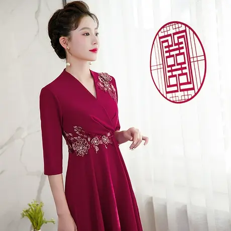 妈妈婚宴晚礼服裙女秋季高端气质喜婆婆婚礼装高贵年轻结婚丈母娘图片