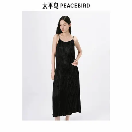 太平鸟女装压皱黑色吊带连衣裙秋新款小众气质无袖裙圆领小黑裙裙图片