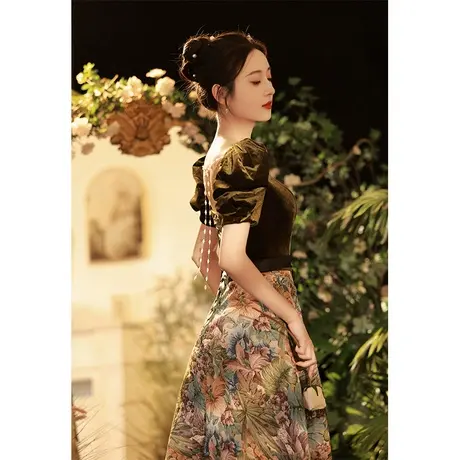 丝绒晚礼服女2023新款轻奢小众高级感深v领宫廷风大气端庄艺考生图片