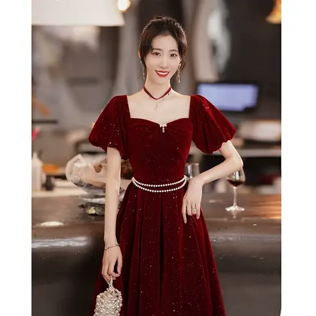 法式敬酒服新娘2023新款女夏季酒红色丝绒订婚礼服连衣裙回门钉珠图片