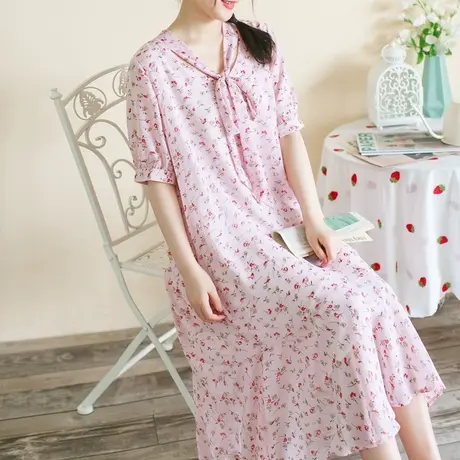 胖妹妹2025夏装新款雪纺烟雾粉花朵V领连衣裙200斤女图片