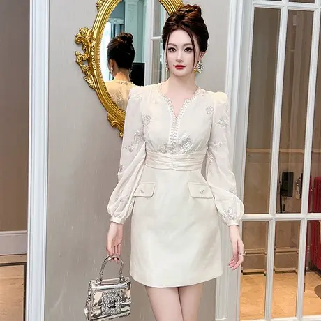 亮片绣花高级感收腰连衣裙女秋冬小个子显高穿搭优雅V领显瘦裙子图片