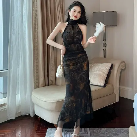 海边度假风挂脖连衣裙新款露肩无袖高级感印花网纱收腰黑色长裙子图片