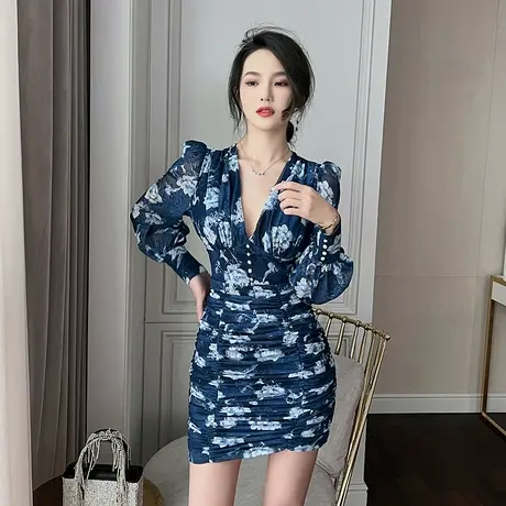 泡泡袖印花高级感女士V领连衣裙女气质名媛褶皱收腰碎花短款裙秋图片