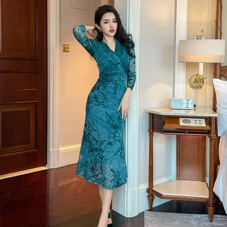 优雅复古水墨画V领鱼尾连衣裙春季气质减龄御姐风网纱修身中长裙图片