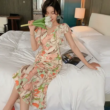 小清新雪纺连衣裙收腰显瘦法式浪漫褶皱鱼尾碎花V领气质裙子女夏图片