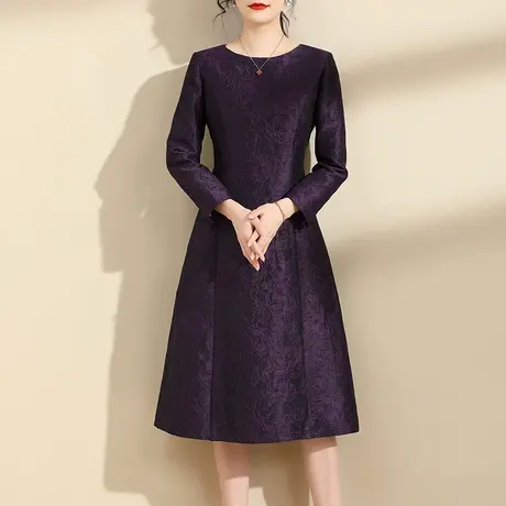 水墨青华2023女装新款冬季时尚提花紫色连衣裙气质收腰显瘦打底裙图片