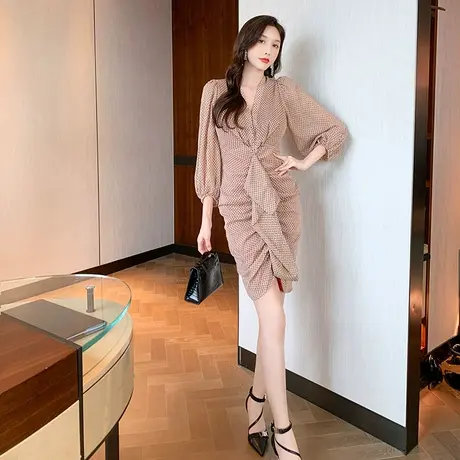 秋装2023年新款女印花波点连衣裙收腰遮肉长袖V领包臀裙显瘦褶皱图片
