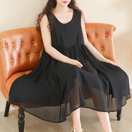 胖妹妹2025夏季新品仿真丝飘逸背心裙加大码学院风显瘦背心长裙图片