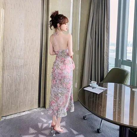 法式碎花挂脖连衣裙2023夏甜美连衣裙抽褶修身气质荷叶边长款裙子图片
