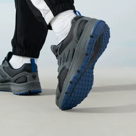 Skechers斯凯奇跑步鞋男新款网面透气运动鞋轻便缓震耐磨鞋子图片