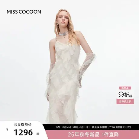 MISSCOCOON可可尼白色吊带裙女2025冬季新款V领蕾丝荷叶边连衣裙图片