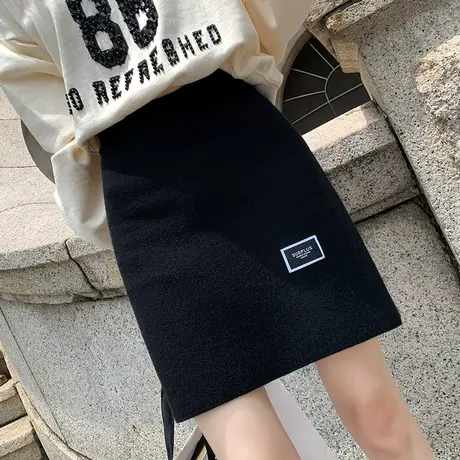 时尚字母贴标A字弹力针织短裙女2023秋冬新款高腰显瘦包臀半身裙图片