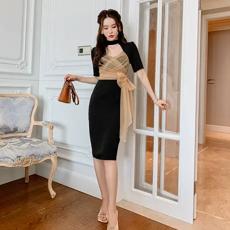 别致设计感镂空连衣裙女秋系带网纱拼接包臀一步裙收腰显瘦小黑裙图片