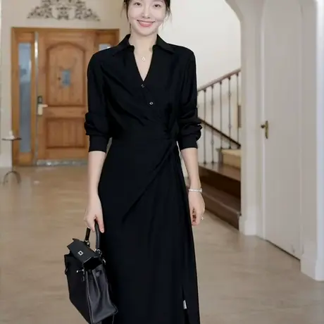 纯诗曼新款优雅V翻领中长款裙职场围裹式小黑裙女通勤高腰连衣裙图片