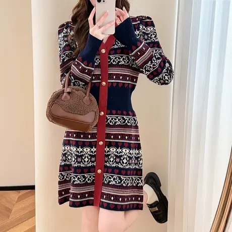 唐狮秋冬季毛衣女复古图案显瘦V领连衣裙小众设计高级感通勤TM图片
