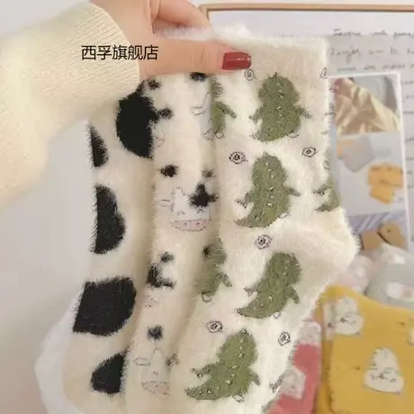 秋冬水貂绒可爱卡通女袜保暖加厚睡眠袜地板袜中筒加绒斑点奶牛袜图片