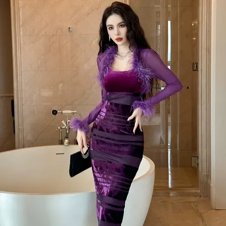 时尚设计感紫色丝绒连衣裙秋冬别致独特名媛风气质方领修身包臀裙图片