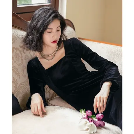 弥古长袖黑色丝绒连衣裙女高级感秋季赫本风法式方领长裙显瘦裙子图片