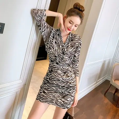 斑马纹堆堆领连衣裙女2023秋季新款设计感别致气质半袖包臀短裙子图片