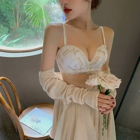 小胸内衣女无钢圈加厚聚拢显大少女胸罩收副乳防下垂乳胶文胸套装图片