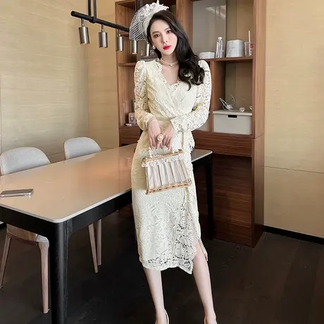 小众设计不规则V领蕾丝裙2023新款洋气修身女神范气质长袖连衣裙图片
