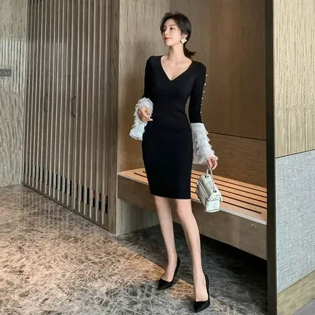 秋装层层泡泡喇叭袖V领女装2024新款包臀显瘦正式场合黑色连衣裙图片