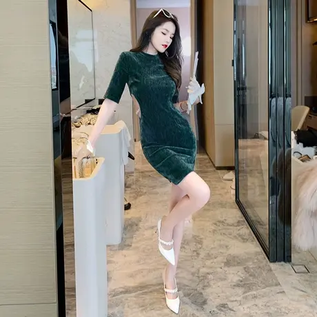 法式复古纯色圆领连衣裙女新款小众镂空露腰丝绒包臀短裙修身百搭图片