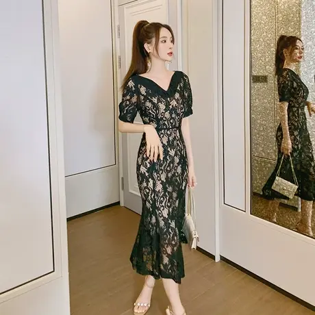 欧洲站复古黑色蕾丝连衣裙女气质优雅女人味V领修身包臀鱼尾裙秋图片
