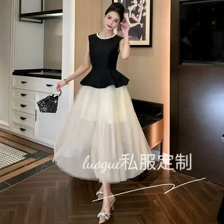欧根纱撞色拼接假两件无袖连衣裙新款小众设计感遮肉荷叶边大摆裙图片