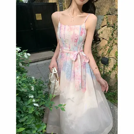 韩语琳 清新淡雅晕染印花连衣裙女2025新款法式温柔风花朵吊带裙图片