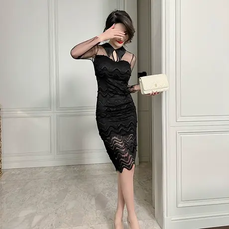 性感镂空蕾丝褶皱连衣裙修身气质挂脖包臀中长心机裙子设计感女装图片