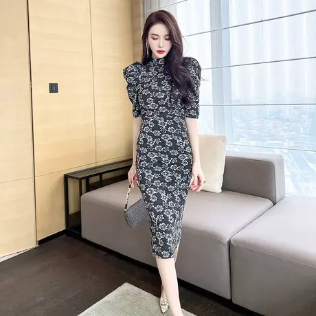 法式复古轻奢气质碎花连衣裙女2025年新款显瘦包臀半高领改良旗袍图片