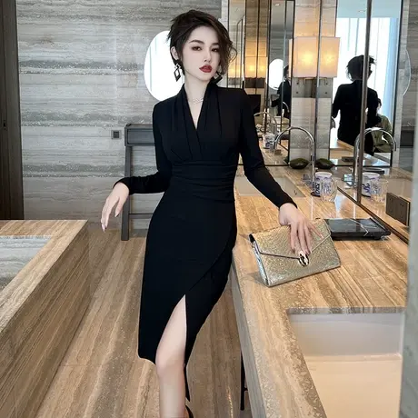 复古黑色赫本风修身V领内搭打底裙秋季显瘦减龄气质开叉连衣裙女图片
