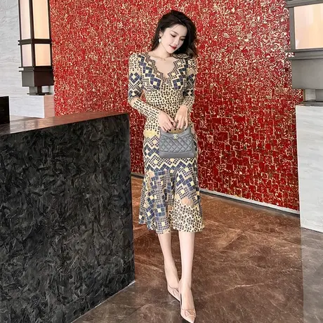 格纹蕾丝连衣裙女秋季气质轻奢名媛风显瘦修身V领鱼尾裙子中长款图片