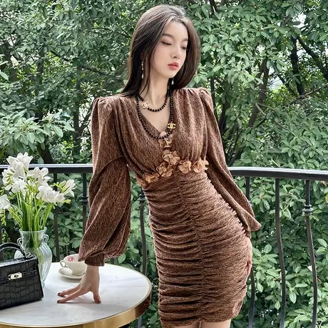 洋气显瘦遮肚子褶皱V领连衣裙春秋优雅绝美小个子包臀修身裙子女图片