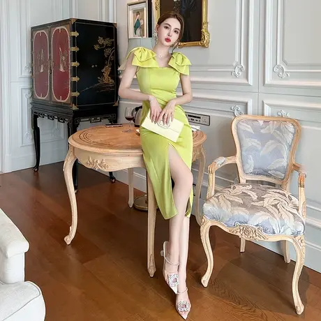 一字肩抹胸连衣裙女设计感小众蝴蝶结修身显瘦轻熟风包臀开叉裙子图片