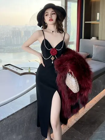 性感轻奢纯欲风吊带连衣裙新款气质修身高开叉显瘦高级感包臀裙女图片