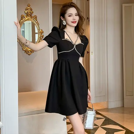 法式高腰泡泡袖重工挂脖连衣裙女装复古气质赫本风显瘦绝美小黑裙图片