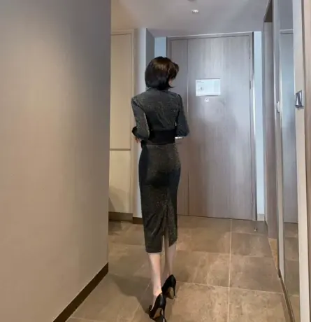 中长款针织连衣裙女2024款女修身包臀收腰显瘦御姐风法式连身裙子图片